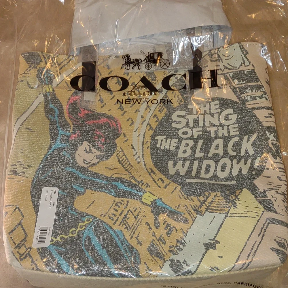 😻COACH😻 X MARVEL Black Widow Tote be first at cosplay! - Picture 11 of 12